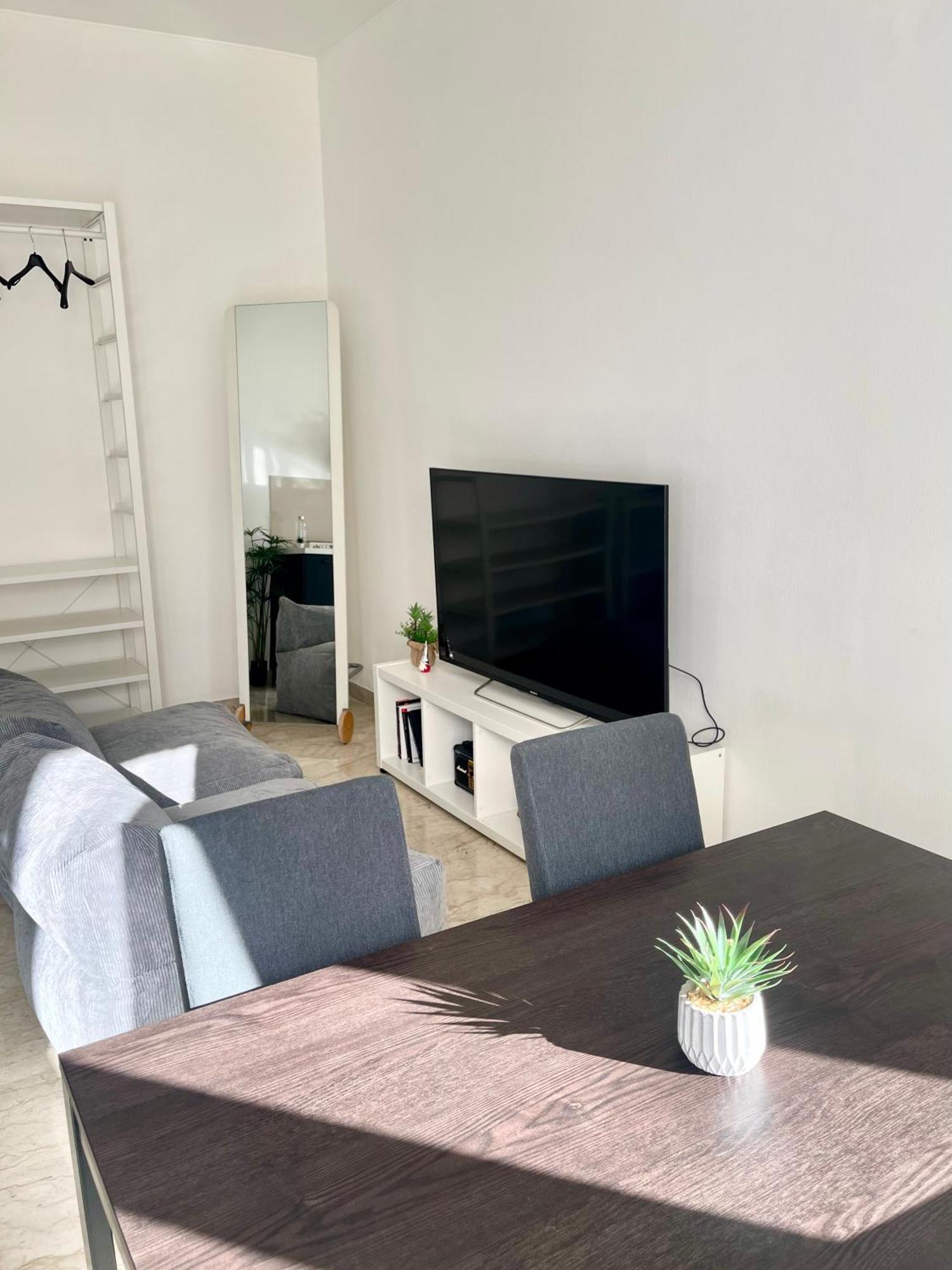 The White House, Modern Apartment In Center Milaan Buitenkant foto